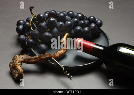 Grapes, Lavallee variety, with corkscrew and bottle Stock Photo