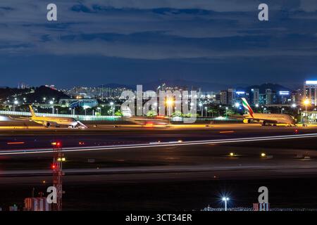 Apron of Incheon International Airport Terminal 1, Korea. Emirates ...