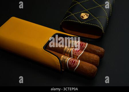 Luxury Cuban cigars Romeo y Julieta Wide Churchill in Porsche Design leather case Stock Photo