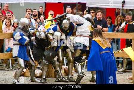 Knights foot fight in armour historical Stock Photo - Alamy