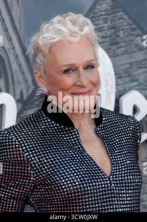 WAKE UP DEAD MAN: A KNIVES OUT MYSTERY, (aka WAKE UP DEAD MAN, aka