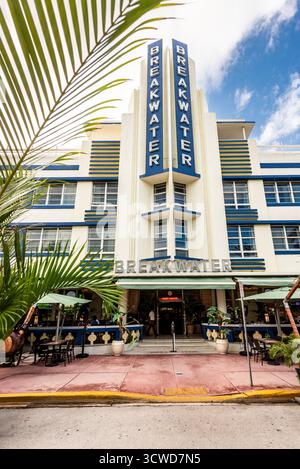 Art Deco Breakwater Building With Outdoor Café Seating And Palm Fronds In Bright Miami Style Stock Photo