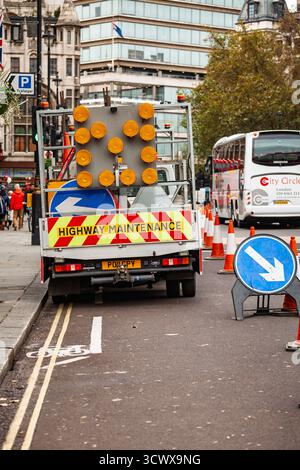Roadworks and temporary traffic lights, London Stock Photo - Alamy