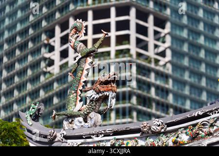 Thian Hock Keng, oldest Hokkien temple. Close up view of the green ceramics dragon artwork on rooftops, symbols of enlightenment.  Singapore Stock Photo
