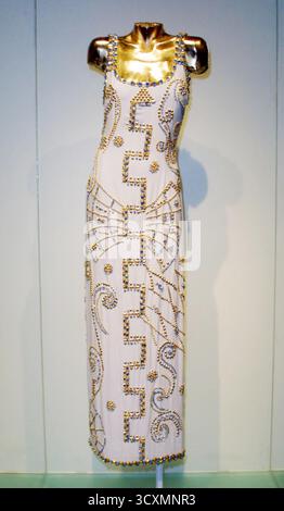 gianni versace princess diana dresses The Story Behind the Dress Princess Diana Wore to Her Friend Gianni Versace's Funeral