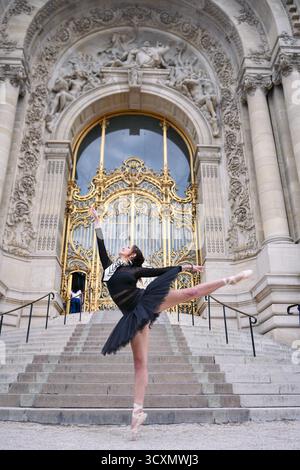Ballet dancer performing in front of ornate architecture  Stock Photo