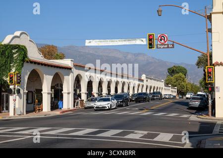 Ojai main street with stores in arcades,  Ojai, California, USA Stock Photo