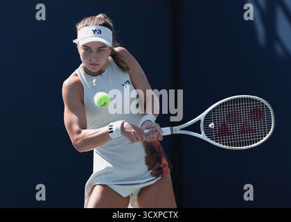 American tennis player Iva Jovic (USA) in action at the US Open Championships 2025, USTA Billie Jean King National Tennis Center, Flushing Meadows, Ne Stock Photo