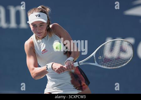 American tennis player Iva Jovic (USA) in action at the US Open Championships 2025, USTA Billie Jean King National Tennis Center, Flushing Meadows, Ne Stock Photo