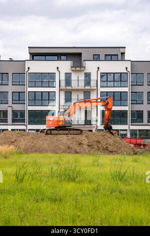 Shell construction, shortly before completion of a residential building, new Graf Bismarck urban quarter on the Rhine-Herne Canal, residential and com Stock Photo