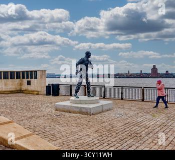 LIVERPOOL, ENGLAND - Aug 18, 2025: The Billy Fury statue stands along Liverpool’s Albert Dock, honoring the legendary rock singer who helped shape Bri Stock Photo