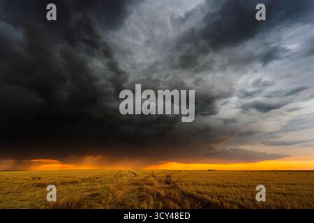 Awesome stormy sunset sky with dramatic colors.. Fantastic skies on the ...