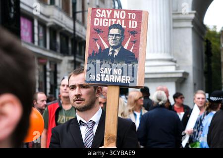 London, UK. 18th Oct 2025.    No to Digital ID protest rally and march in London.   Credit: Matthew Chattle/Ģ����ý Live News Stock Photo