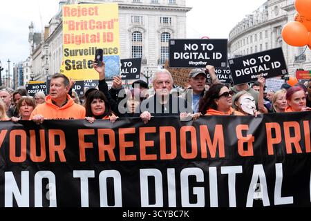 London, UK. 18th Oct 2025.    No to Digital ID protest rally and march in London. David Icke.    Credit: Matthew Chattle/Ģ����ý Live News Stock Photo