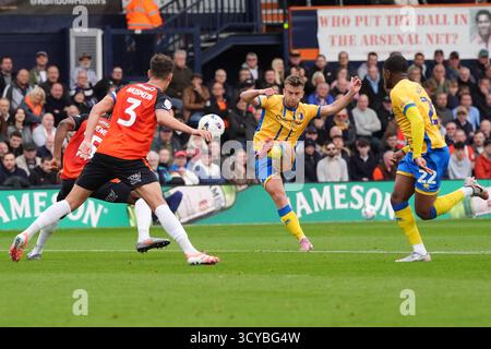 Rhys Oates of Mansfield Town scores to make it 4-1 during the Sheffield ...