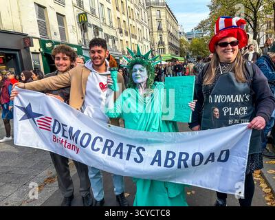 Paris, France, Group People at American Demonstration Against Trump "No KIngs » « Democrats Abroad » NGO Holding Banner, Costume activist teens Stock Photo