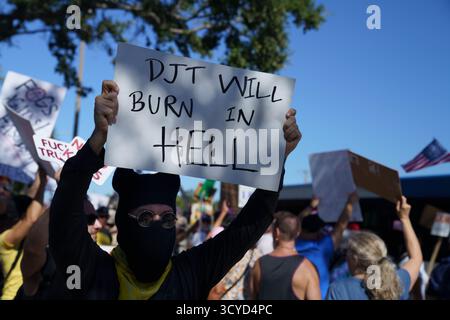 Saint Petersburg, Florida, USA. 18th Oct, 2025. An anti-Trump protester marches through the No Kings protest (Credit Image: © Daniel Powell/ZUMA Press Wire) EDITORIAL USAGE ONLY! Not for Commercial USAGE! Stock Photo