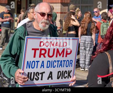 A man holds a sign as he marches in a No Kings demonstration in Eugene, Oregon, on October 18, 2025. Stock Photo