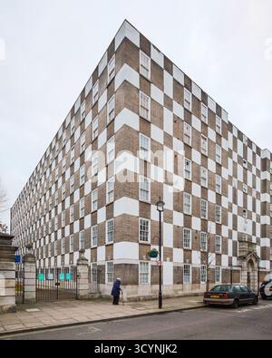 The Grosvenor Estate, built 1928-30, features tenement council estate blocks of flats with grey brick and white chequerboard walls Stock Photo