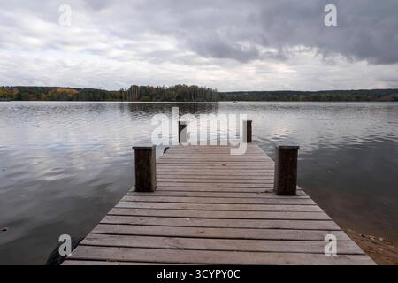 Badehalbinsel Absberg , kleiner Brombachsee im Herbst, 16.10.25 *** Absberg bathing peninsula, Kleiner Brombachsee in fall, 16 10 25 Stock Photo