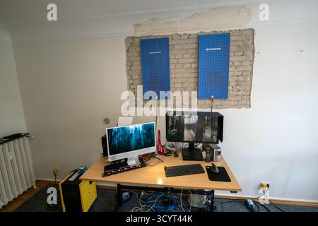 17.06.2025, Germany, Bremen, Bremen - Heating mats on the interior wall of an office for drying after water damage caused by a neighbour. In addition, Stock Photo