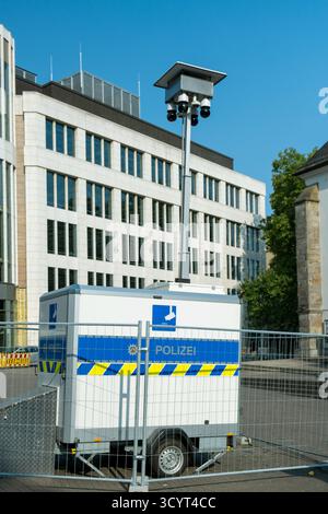 15.08.2025, Germany, North Rhine-Westphalia, Essen - Mobile video tower of the police on a square in the city centre. 00A250815D225CAROEX.JPG [MODEL R Stock Photo