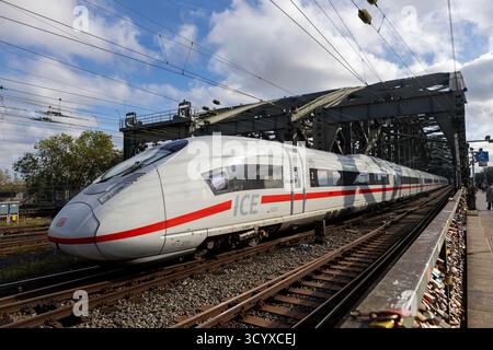 The train traveling to the Cologne central station near the Hohenzollern bridge Stock Photo