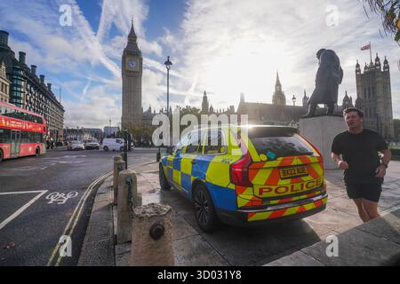 21 October 2025. A Metropolitan police car parked in Parliament Square, Westminster, London Stock Photo