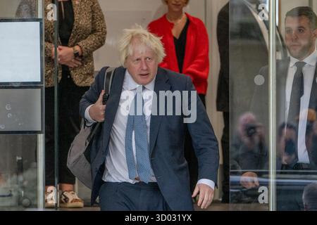 London, UK. 21 October 2025. Former Prime Minister Boris Johnson departs the UK COVID-19 Inquiry building after giving evidence on the government's pandemic response. Credit: Thomas Krych/Alamy Live News Stock Photo