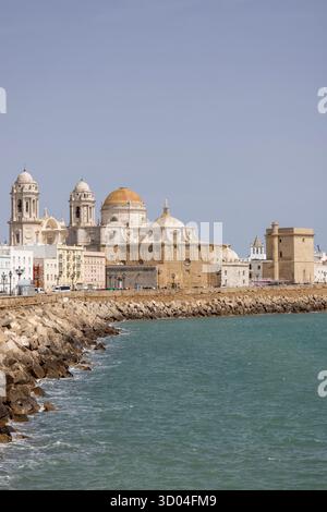 Cadiz, Spain, Andalusia - March 31, 2025: Picturesque seaside Gale Promenade (Paseo del vendaval) along Atlantic, view of 18th century Cadiz Cathedral Stock Photo