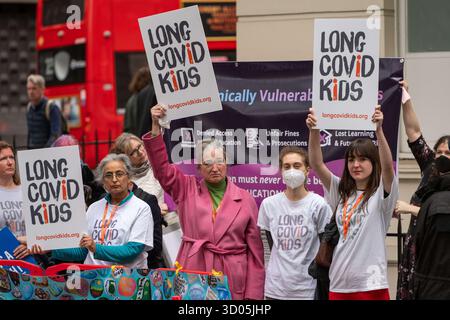 London, England, UK. 21st Oct, 2025. Protesters holding placards from Long Covid Kids and other campaign groups gather outside the UK COVID-19 Inquiry building during former Prime Minister Boris Johnson's hearing in London, United Kingdom, on 21 October 2025. (Credit Image: © Thomas Krych/ZUMA Press Wire) EDITORIAL USAGE ONLY! Not for Commercial USAGE! Stock Photo