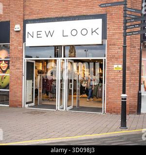 Store front view of a New Look shop in Kidderminster with doors open. Stock Photo