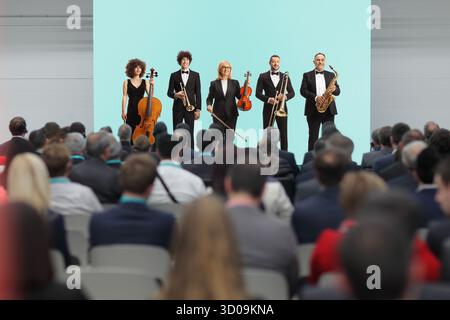 Musicians with instruments on stage in front of an audience Stock Photo