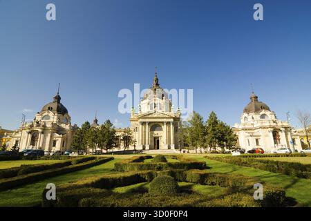 BUDAPEST, HUNGARY - FEBRUARY 22, 2016: The famous Szechenyi thermal Baths, spa and swimming pool in the Varosliget - main city park of Budapest, Hunga Stock Photo