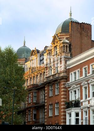 Blomfield Court - red brick mansion block in the heart of Maida Vale Stock Photo