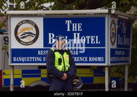 Epping, UK. 27th July 2025. A heavy police presence outisde the Bell Hotel in Epping as both pro- and anti- migrant protesters gather. Several anti-migrant protests targeting the hotel have taken place, after an asylum seeker was charged with allegedly trying to kiss a 14-year-old girl. Credit: Vuk Valcic/Alamy Stock Photo