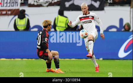 from left Louis Oppie (St. Pauli), Coach Alexander Blessin (Gladbach ...