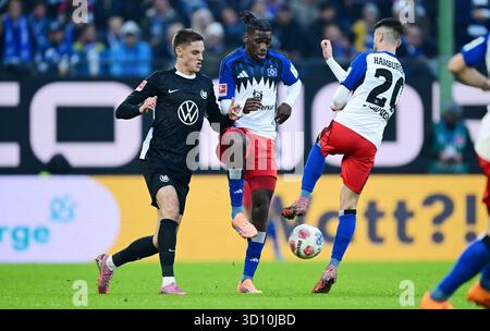 from left: Fabio Vieira (HSV Hamburg), goalkeeper Diant Ramaj ...