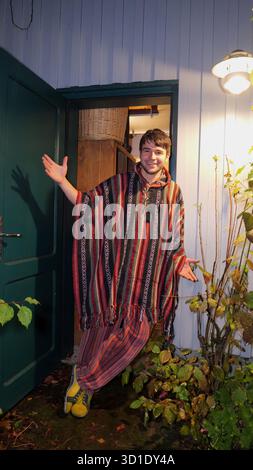 PRODUCTION - 23 October 2025, Lower Saxony, Osnabrück: Music student Vincent Jeremies lives in the smallest student hall of residence in Germany. It was a dream come true for him when he was given a place to live in the dormitory, which measures just 19 square meters. The mini house stands on the foundations of a former 12th century fortified tower and is centrally located in Osnabrück's city center. Photo: Jörn Hüneke/dpa Stock Photo