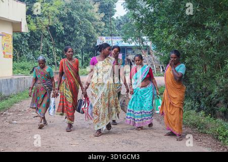 Bheemili, Visakhapatnam, India - 10 Sep 2025: Group of  Indian village woman returning home. Rural woman or daily wage workers, woman empowerment. Stock Photo