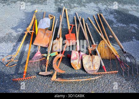 Selection of old, rusty garden tools and implements for sale at a brocante for 5 euros and 10 euros each - central France. Stock Photo