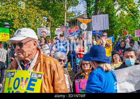 Rutherford, New Jersey - October 18, 2025: Crowd Gathers in New Jersey to Celebrate Democracy at the No Kings Day Protest. Stock Photo