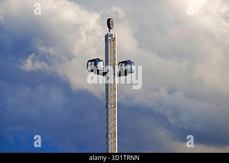 The highest mobile skylift in the world Look 360 degree panorama, Cranger Fair, Herne, Germany Stock Photo