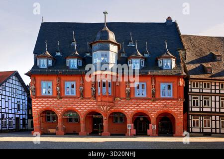 The historic Gildehaus Kaiserworth, late Gothic building on the market square, Old Town, Goslar, UNESCO World Heritage Site, Low Stock Photo