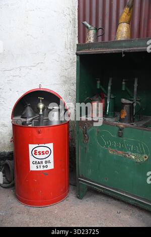 Vintage Esso gear oil Stock Photo
