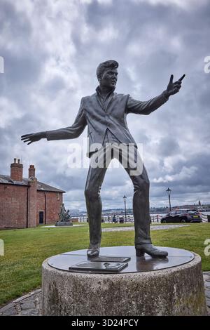 Bronze statue of Billy Fury, created by sculptor Tom Murphy, stands proudly on Liverpool’s waterfront. Stock Photo