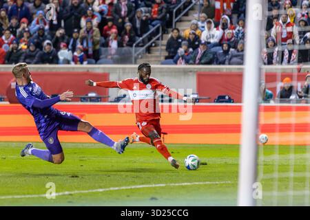 Chicago Fire FC forward Jonathan Bamba (19) dribbles during the match ...