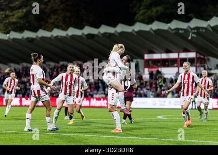 Jubel zum Tor zum 2:1 durch Ismael Saibari (FC Bayern Muenchen, #34 ...