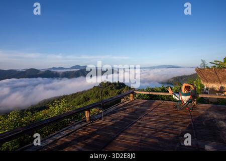 The landscape of bamboo courtyard, homestead, mountain peaks, sea of ​​white mist, mountains and beautiful sky. Relax in winter with nature from a hig Stock Photo