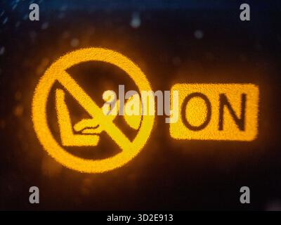 Status notification light in the car The front passenger airbag deployed. The control is set to the "ON" position. Do not install a child restraint. B Stock Photo